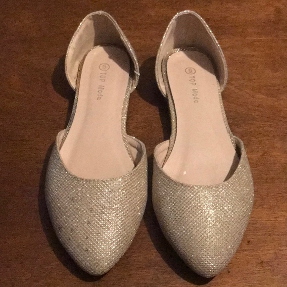 ✨Gold Flats✨ Worn twice in good condition. - Picture 2 of 4